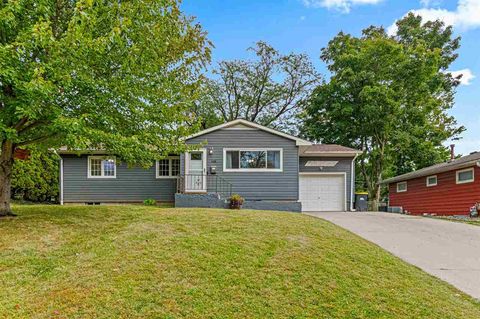 Photo of 408 Elmridge Ave, IA 52245 (MLS # 202506315)