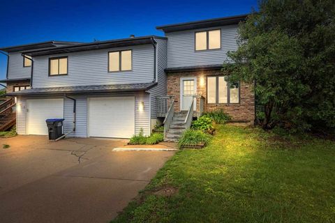 Photo of 4 South Ridge Ct, Coralville, IA 52241 (MLS # 202603803)