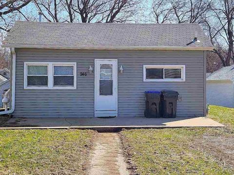 Photo of 946 Miller Ave, Iowa City, IA 52246 (MLS # 202502780)