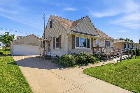 Photo of 3401 Dennis Dr NW, CedarRapids, IA 52405 (MLS # 202603533)