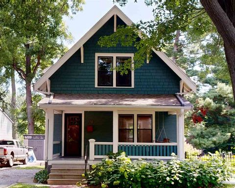 Photo of 618 Grant St, Iowa City, IA 52240 (MLS # 202505106)
