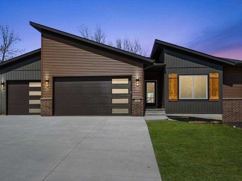 Photo of 1423 Legend Dr, Tiffin, IA 52340 (MLS # 202600165)