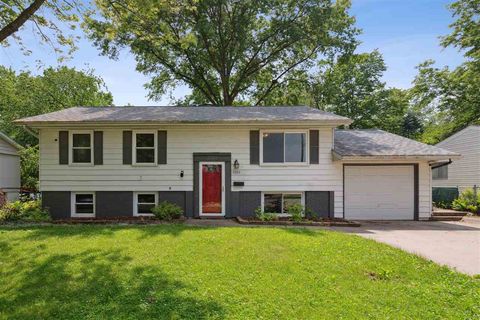 Photo of 2323 Nevada Avenue, Iowa City, IA 52240 (MLS # 202503785)