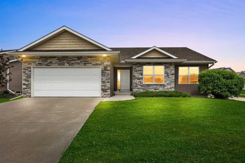 Photo of 1088 Langenberg Ave, Iowa City, IA 52240 (MLS # 202503831)