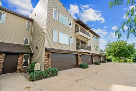 Photo of 1580 NE Matterhorn Dr, Cedar Rapids, IA 52402 (MLS # 202504305)