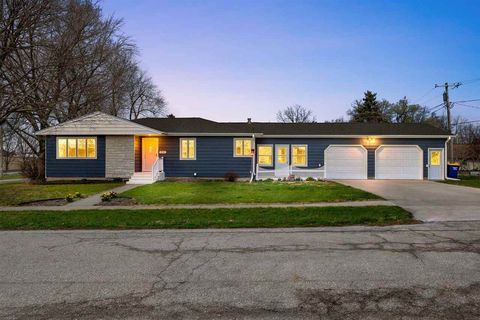 Photo of 230 W Chestnut St, NorthLiberty, IA 52317 (MLS # 202602400)