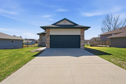 Photo of 3321 Wintergreen Dr, IowaCity, IA 52240 (MLS # 202601891)