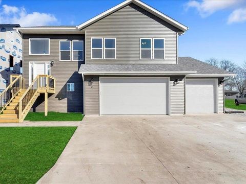 Photo of 425 N Stewart St, NorthLiberty, IA 52317 (MLS # 202601120)