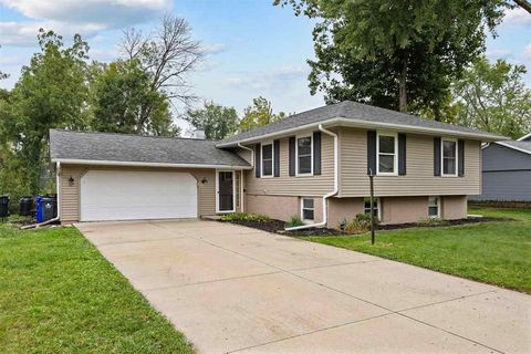 Photo of 117 Brentwood Dr NE, IA 52402 (MLS # 202506050)