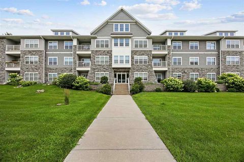 Photo of 260 N Scott Blvd 103 #103, Iowa City, IA 52245 (MLS # 202504775)