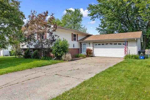 Photo of 2129 Palmer Cir, Iowa City, IA 52240 (MLS # 202503930)