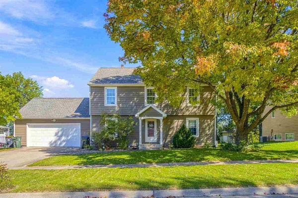 1242 DUCK CREEK DR, IOWA CITY, IA 52246 - Image a4103b89d78e36ee848dc259a90cca9a/3182722155