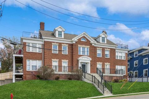 Photo of 730 N Dubuque St, Iowa City, IA 52245 (MLS # 202504264)