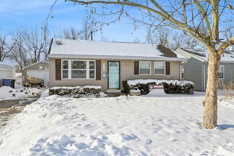 Photo of 3724 NE F Avenue, CedarRapids, IA 52402 (MLS # 202507198)