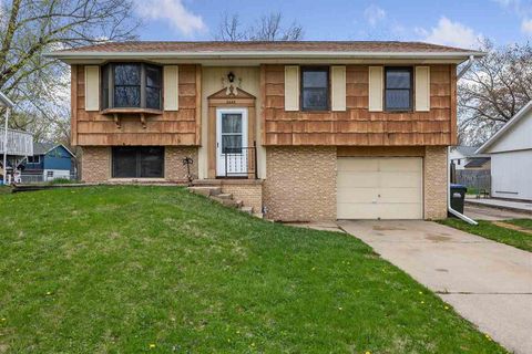 Photo of 2445 Nevada Ave, Iowa City, IA 52240 (MLS # 202502656)