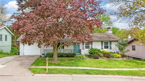 Photo of 1006 Sunset St, Iowa City, IA 52246 (MLS # 202503004)