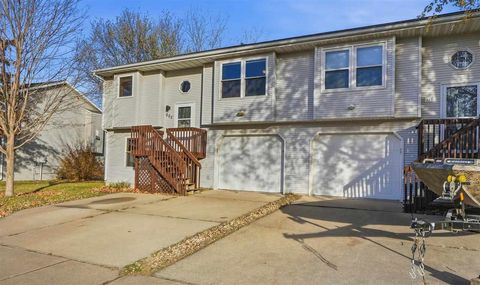 Photo of 662 Molly Dr, NorthLiberty, IA 52317 (MLS # 202506984)