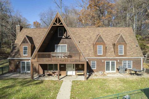 Photo of 3098 Sandy Beach Rd, IA 52333 (MLS # 202505909)