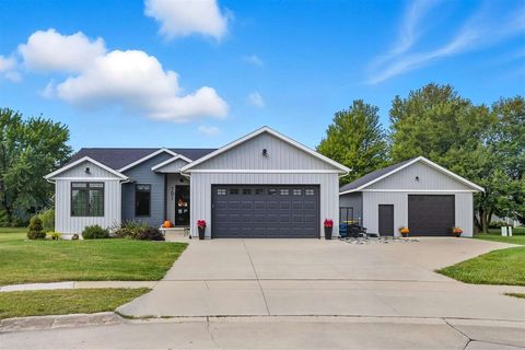 Photo of 701 Highland Ct, IA 52353 (MLS # 202506131)