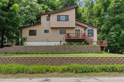 Photo of 2145 Coldstream Ave, Cedar Rapids, IA 52402 (MLS # 202503936)