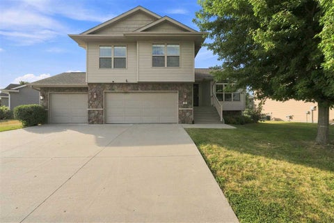 Photo of 63 Colchester Dr, IowaCity, IA 52245 (MLS # 202605461)
