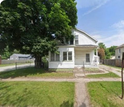 Photo of 619 Evans St, Muscatine, IA 52761 (MLS # 202507413)