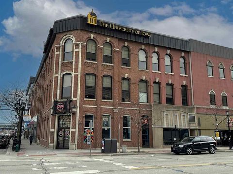 Photo of 221 2nd Ave SE 300 #300, Cedar Rapids, IA 52401 (MLS # 202401427)