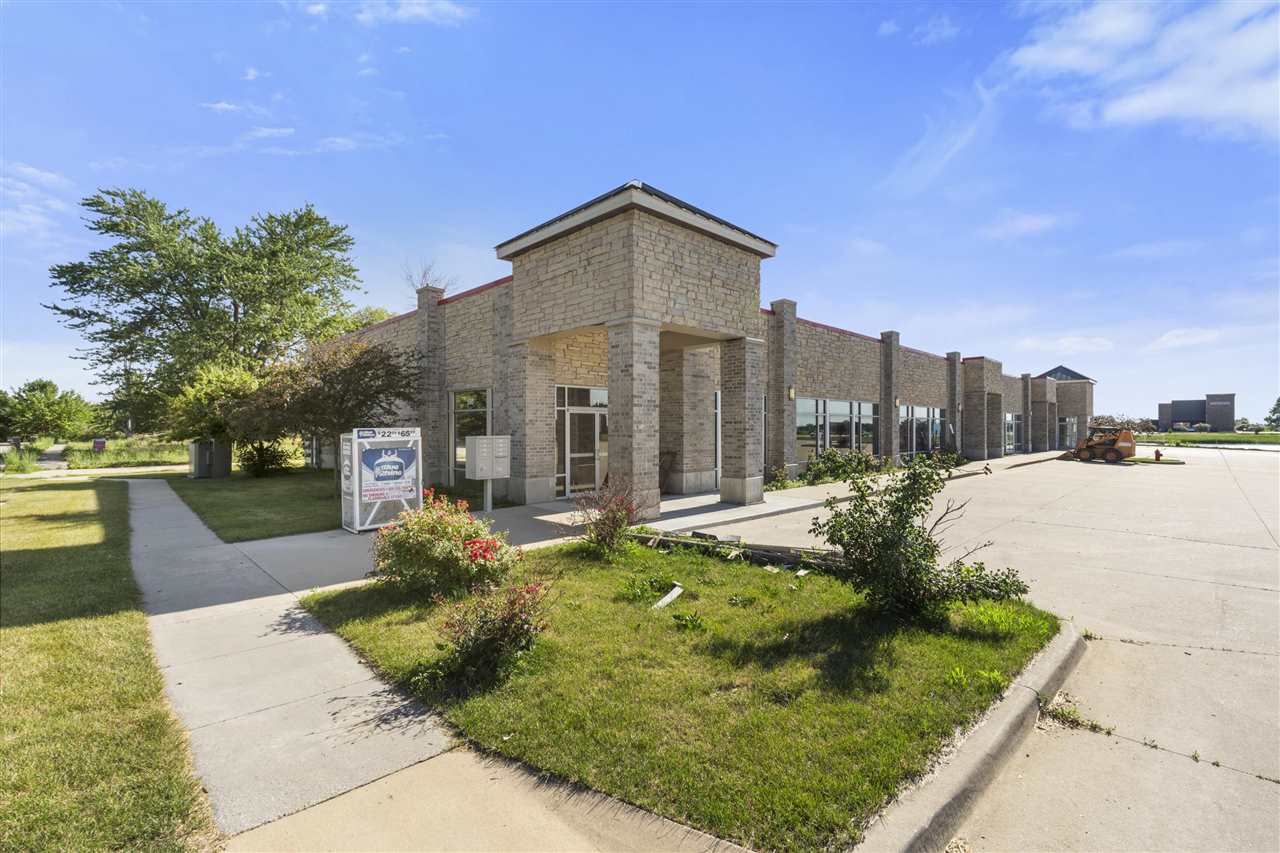 Photo 1 of 10 — 595 Country Ln 4, NorthLiberty, IA 52317