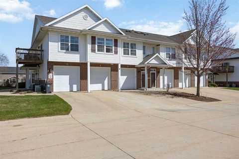 Photo of 4604 1st Ave E #E, Cedar Rapids, IA 52405 (MLS # 202502374)