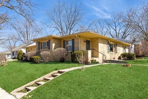 Photo of 1820 E Court St, Iowa City, IA 52245 (MLS # 202502166)