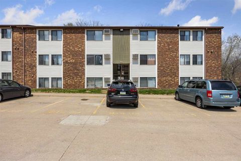 Photo of 914 Benton Dr 13 #13, Iowa City, IA 52246 (MLS # 202502757)