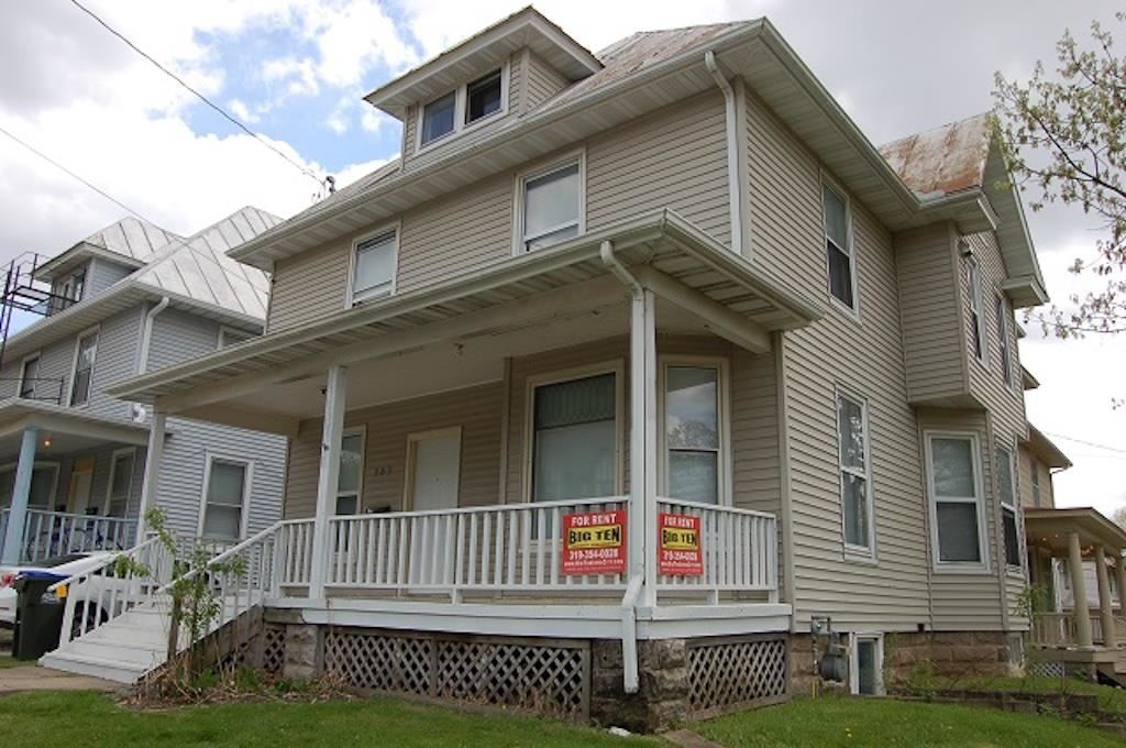 Photo 1 of 17 — 903 E Burlington St, IowaCity, IA 52240