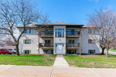 Photo of 123 S Scott Blvd, IowaCity, IA 52245 (MLS # 202602421)