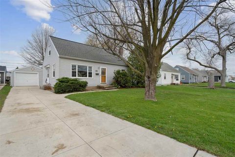 Photo of 1432 8th St NW, Cedar Rapids, IA 52405 (MLS # 202502718)