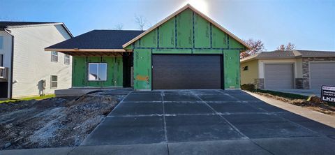 Photo of 3120 Linden Lane, Muscatine, IA 52761 (MLS # 202507039)