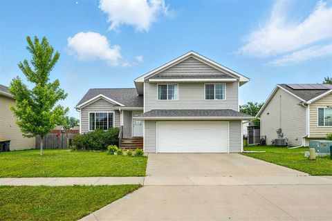 Photo of 1548 Ashlynd Ct, Iowa City, IA 52240 (MLS # 202503979)