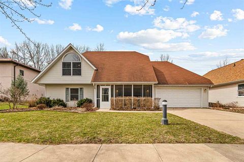 Photo of 833 Longfellow Pl, Iowa City, IA 52240 (MLS # 202501910)