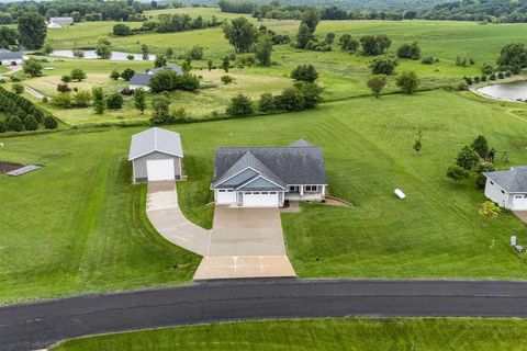 Photo of 3363 Southridge Dr, IA 52203 (MLS # 202505910)