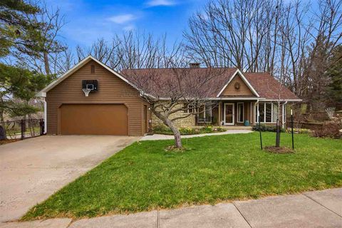 Photo of 618 Stuart Ct, IowaCity, IA 52245 (MLS # 202602345)