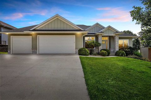 Photo of 1040 Meadowlark Dr, Iowa City, IA 52246 (MLS # 202504474)