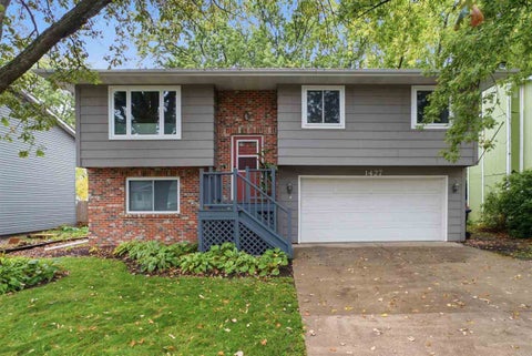 Photo of 1427 Esther St, IowaCity, IA 52240 (MLS # 202606125)