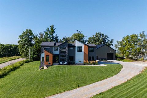 Photo of 4615 Elynn Ln NE, Solon, IA 52333 (MLS # 202601018)