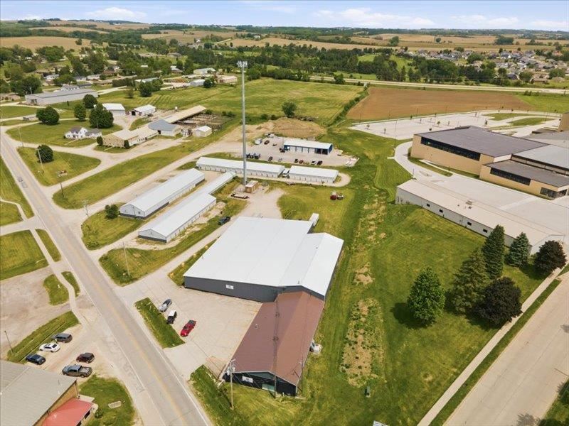 Photo 1 of 39 — 301 Old Dubuque Rd, Anamosa, IA 52205