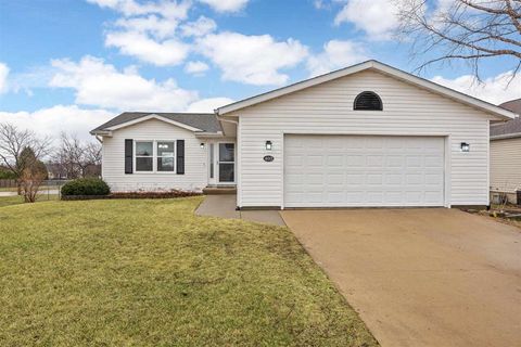 Photo of 403 NE Sheffield Dr, Cedar Rapids, IA 52402 (MLS # 202501819)