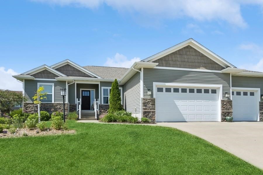 465 Carlyle Dr