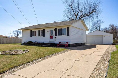 Photo of 4965 Kesler Rd NW, Cedar Rapids, IA 52405 (MLS # 202502365)