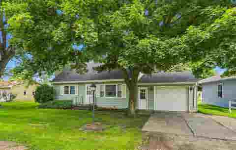 Photo of 107 Midway Dr, ColumbusJunction, IA 52738 (MLS # 202605026)