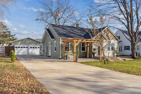 Photo of 117 Lombard St, Waterloo, IA 50702 (MLS # 202507064)