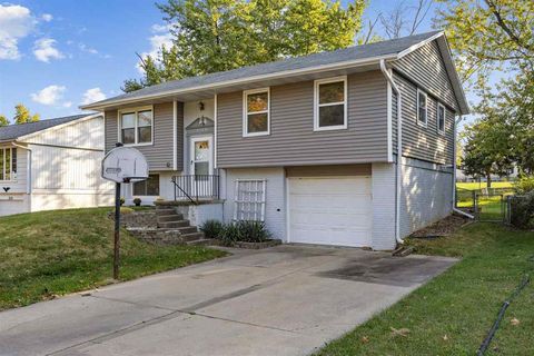 Photo of 3139 Stratford Ln SW, CedarRapids, IA 52404 (MLS # 202506505)