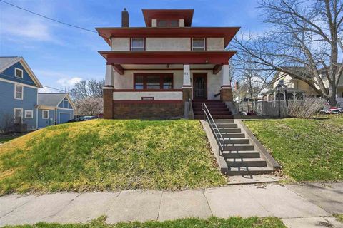 Photo of 621 N Van Buren St, IowaCity, IA 52245 (MLS # 202602374)